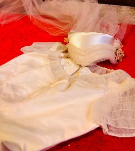 lot 286 image: Vintage Wedding Dress and Vail from Daytons