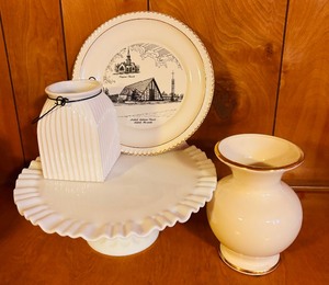 lot 287 image: Vintage Vase, Cake Plate, Plate and More including Vintage Milk Glass Pedestal Cake Plate
