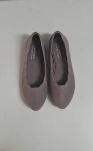 SKECHERS  Cleos- LOVE SPELL- Womens Size 8