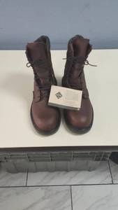RED WING- BUSSINESS WORK BOOT  MENS 8-INCH BOOT  size 9 E
