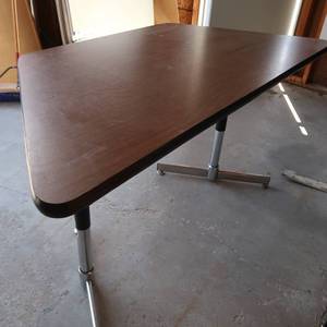 lot 36 image: TRAPEZOID TABLE