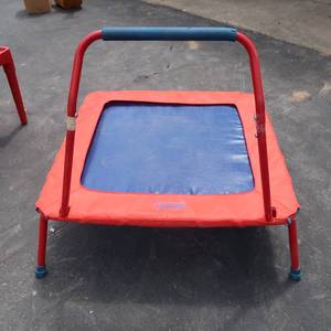 lot 89 image: SMALL KIDS TRAMPOLINE