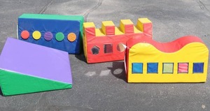 lot 93 image: LARGE FOAM WEDGE PILLOW  TOYS