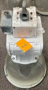 lot 7 image: Lithonia Lighting HPS light fixture PG16AGLE