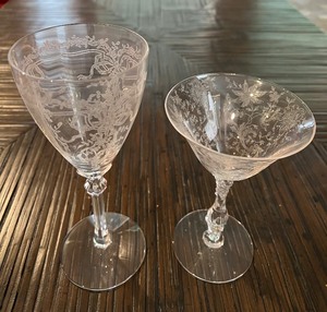 lot 102 image: Vintage Etched Wine Glasses - QTY 4 and Etched Martini Glasses - QTY 4