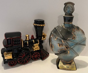 lot 116 image: Vintage Decanters - Jim Beam Worlds Fair Globe 1964-1965 & Ezra Brooks Train
