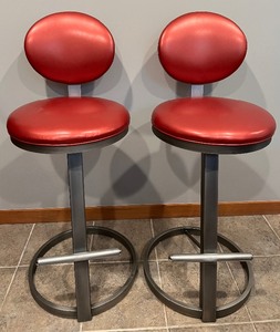 lot 127 image: Pair DESIGN INSTITUTE Bar Stools in Pearl Red - #1