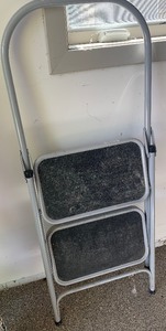 lot 221 image: PORTABLE 2 Step Ladder