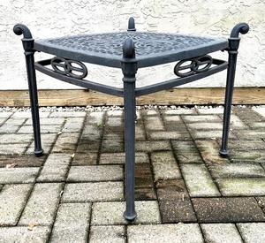 lot 164 image: LUXURY HANAMINT PATIO Aluminum Side Table