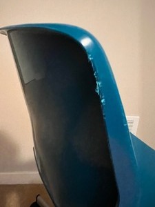 lot 141 image: Teal Blue Hard Plastic Office Chair