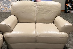 lot 310 image: CHATEAU DAX - ITALIAN Full Leather Loveseat
