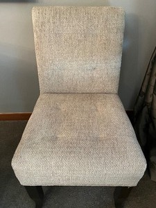 lot 6 image: Designer Dining Room Chairs - 4 Armless Chairs and 2 Captains Chairs