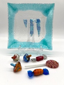 lot 83 image: Artisan Glass Jewish Plate Life and Hand Blown Glass Candy
