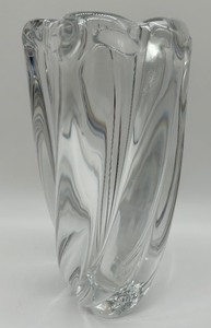 lot 76 image: ORREFORS Waterfall Tornado Crystal Vase - Sweden
