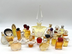 lot 147 image: VINTAGE Mini Perfume Bottles 