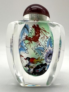 lot 86 image: Vintage Reverse Painted Glass Snuff Bottle