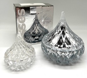 lot 89 image: Crystal KISS Covered Dishes - Qty 2