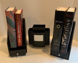 lot 336 image: 3 Piece Desk Set with 4 Books