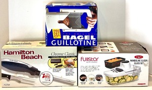 lot 505 image: Kitchen Prep Time Lot of Kitchen Accessories including THE ORIGINAL BAGEL GUILLOTINE, HAMILTION BEACH Electric Knife & FULLSTAR 7 in 1 Mandoline