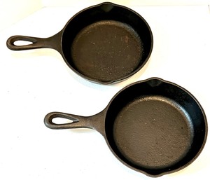 lot 518 image: LODGE Mini Cast Iron Iron Double Spout Skillet Fry Pans -QTY 2