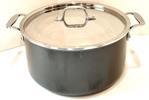 lot 521 image: AMAZING Set of ALL-CLAD Pots and Pan - QTY 4