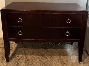 lot 17 image: HEKMAN Mahogany 2 Drawer Chest Nightstand