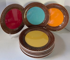 lot 30 image: ISLAND PARADISE - Rattan Rim Hard Plastic Plates - 2003 - Set of 8