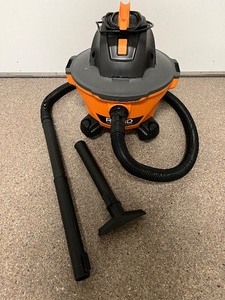 lot 208 image: RIGID Shop WetDry Vac 6 Gallon