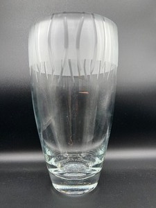 lot 34 image: Large Art Glass Vase