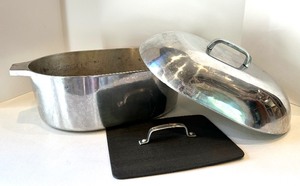 lot 535 image: ROYALTY MASCO - 13 QT ALUMINUM ROASTER and Grill Weighted Press