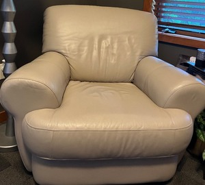 lot 311A image: CHATEAU DAX - ITALIAN Full Leather Chair