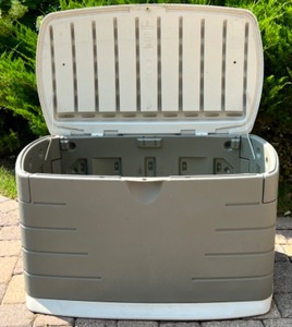lot 231 image: RUBBERMAID Outdoor Storage Bin