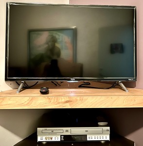 lot 249 image: TCL ROKU TV 32 & TOSHIBA DVD Video Player  Video Cassette Recorder SD - V390