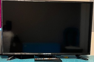 lot 329 image: SCEPTRE TV 32