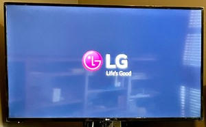 lot 258 image: LG TV 42
