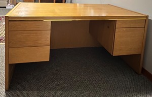 lot 355 image: COMMONWEALTH CONTRACT FURNISHINGS Large Wooden Office Desk