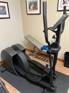 lot 302 image: DIAMONDBACK 700 Series Elliptical Trainer