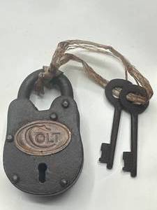 lot 33 image: Colt Padlock with 2 Working Keys (rusty)