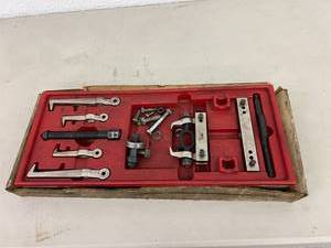 lot 182 image: Snap-On Gear Puller Set