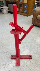 lot 186 image: Portable Tire Changer