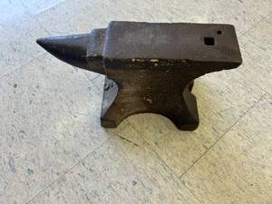 lot 199 image: 50# Anvil