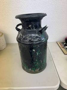 lot 203 image: Cream Can