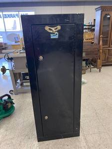lot 210 image: Gun Safe 16 x 21 x 55 Tall, No Key