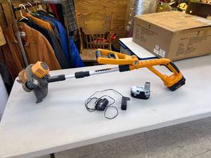 lot 213 image: Worx Cordless Trimmer