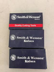 lot 78 image: 3 Smith & Wesson Knives - Marlin Spike