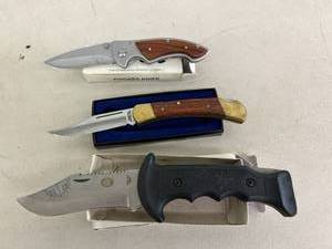 lot 89 image: Knives