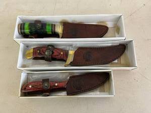 lot 95 image: 3 Different Timber Rattler Knives