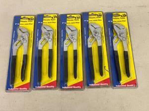 lot 115 image: 5 8 Groove Joint Pliers