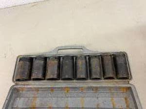 lot 124 image: 9 - Piece 34 Deep Impact Socket Set