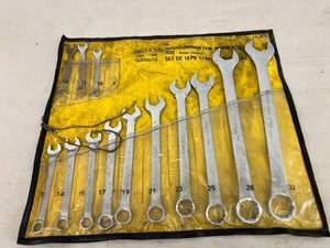 lot 131 image: Metric Combination Wrench Set